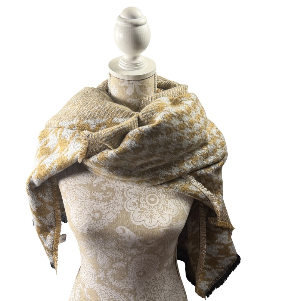 Michael Kors Wrap Scarf Womens OS light brown Modern Houndstooth Twill Fringe